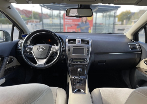 Toyota Avensis cena 31900 przebieg: 199900, rok produkcji 2012 z Wrocław małe 326